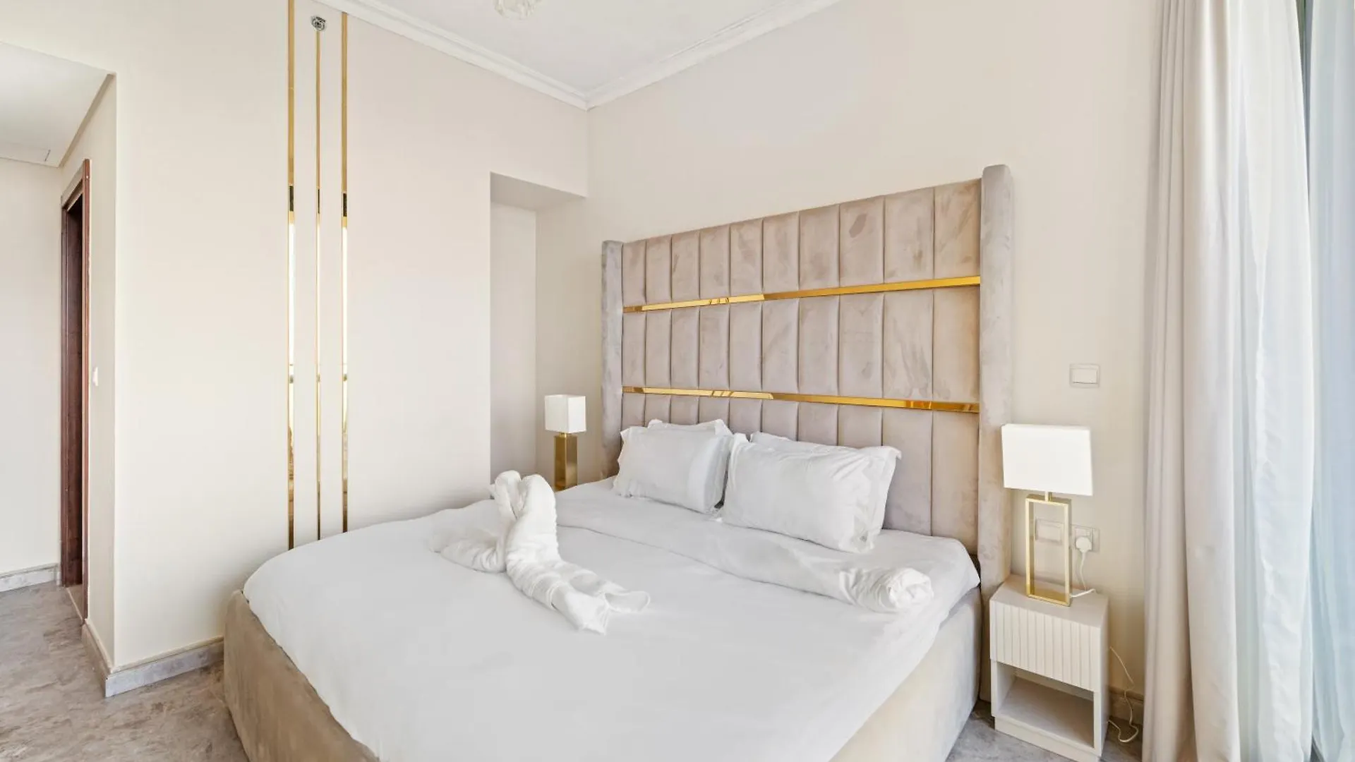 First Class 2Br With Full Dubai Skyline & Sea View Apartment