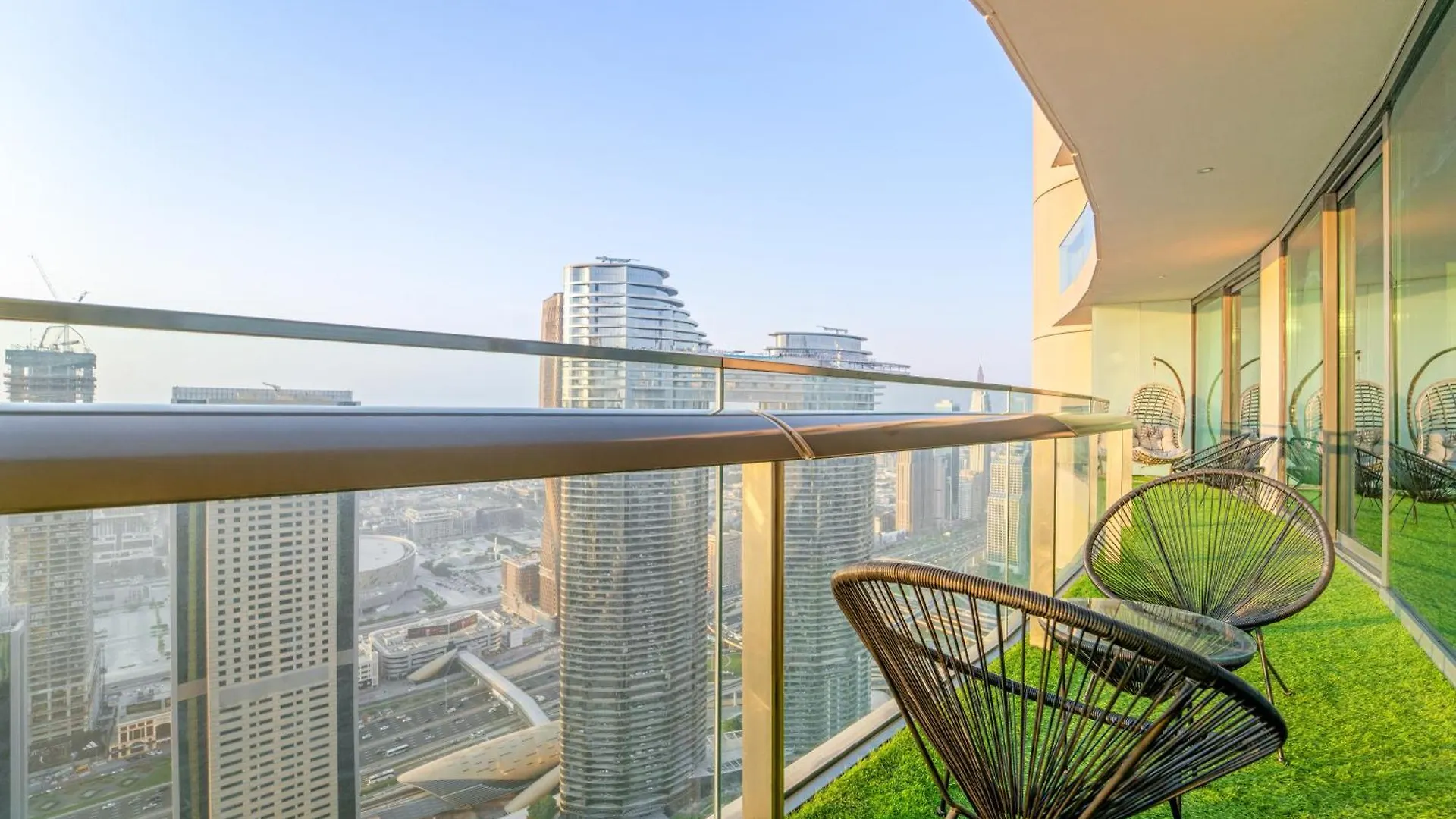 First Class 2Br With Full Dubai Skyline & Sea View location