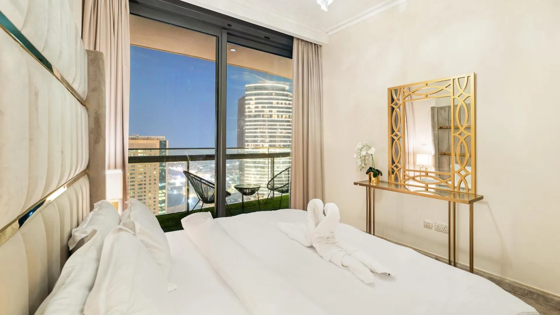 First Class 2Br With Full Dubai Skyline & Sea View